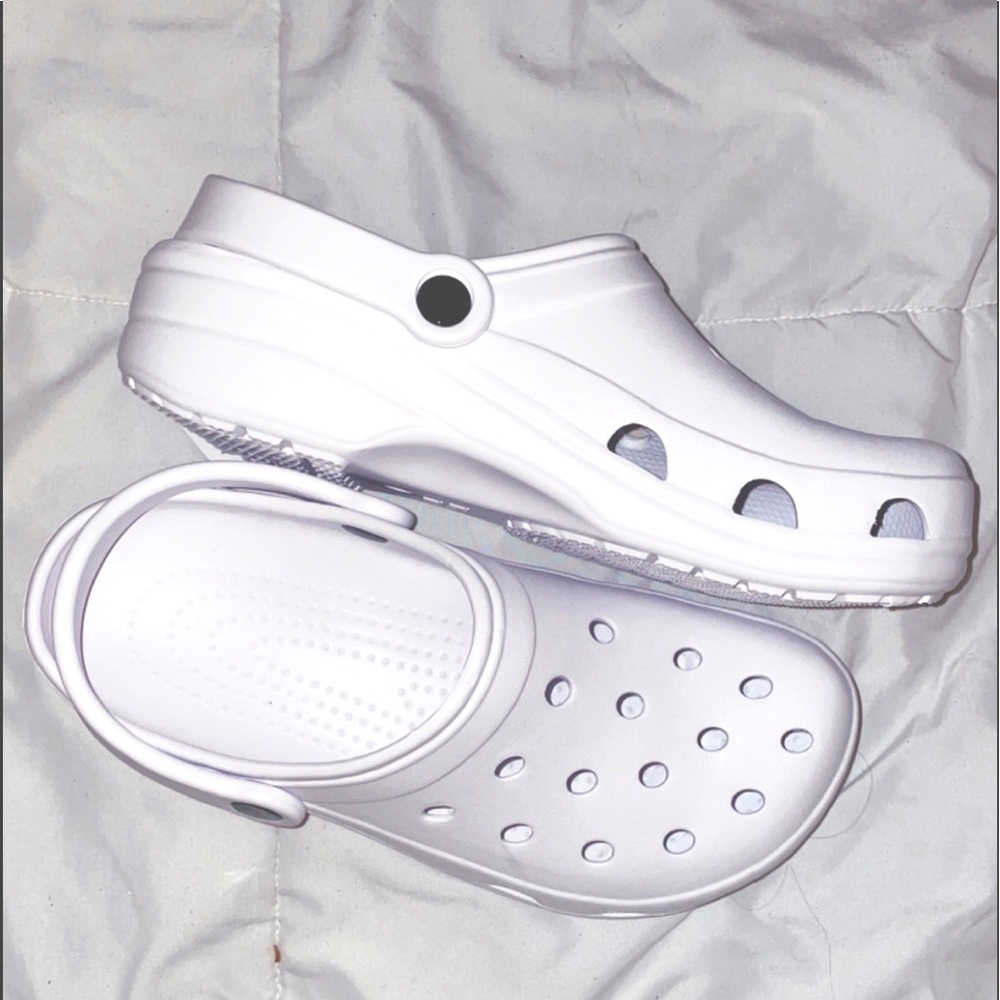 SIZE 9 - BEACHWEAR SHOES